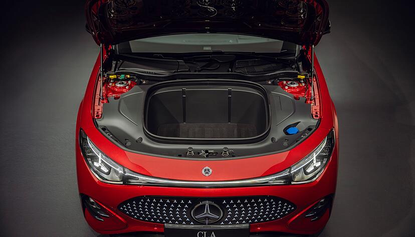 Da passt doch noch was rein? Ja, der Frunk vorn offeriert noch einmal 101 Liter Ladevolumen.