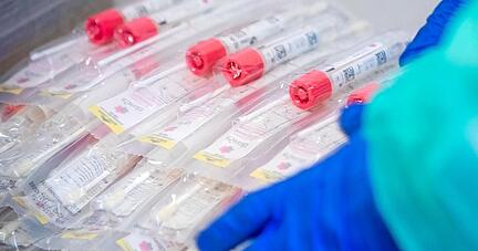 Mit Corona-Schnelltests lassen sich gute Geschäfte machen. Nicht überall geht es aber ehrlich zu. Jetzt hat die Staatsanwaltschaft gegen den Betreiber einer Öhringer Shisha-Bar wegen Betrugs Haftbefehl erlassen.
Foto: Jens Büttner