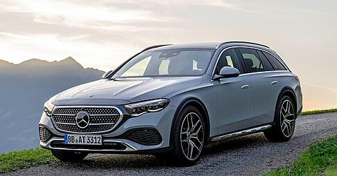 Neben der robusteren Optik bietet die serienmäßig verbaute Ein-Kammer-Luftfederung beim E-Klasse All Terrain bis zu 46 Millimeter mehr Bodenfreiheit.
Foto: Mercedes Neben der robusteren Optik bietet die serienmäßig verbaute Ein-Kammer-Luftfederung beim E-Klasse All Terrain bis zu 46 Millimeter mehr Bodenfreiheit.
Foto: Mercedes