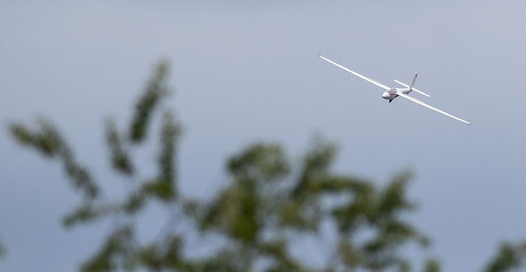 Der Pilot war mit dem Segelflugzeug zu einem einst&uuml;ndigen Rundflug aufgebrochen. (Symbolbild)