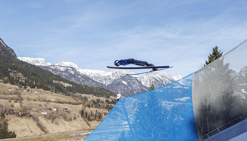Andreas Wellinger wurde beim Skifliegen am Kulm zweitbester Deutscher. Andreas Wellinger wurde beim Skifliegen am Kulm zweitbester Deutscher.