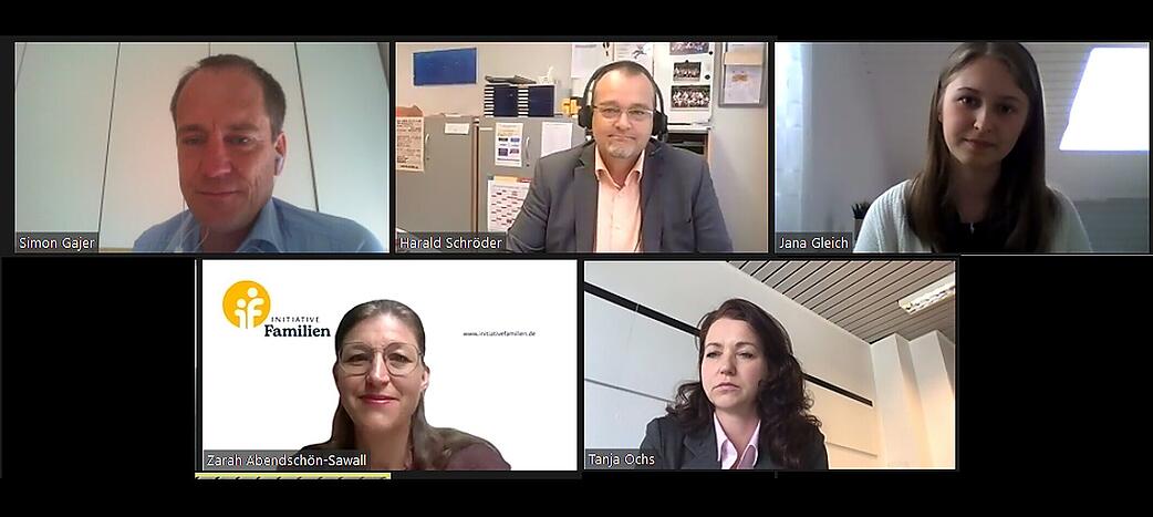 Diskutieren über die Situation an Schulen (von links oben im Uhrzeigersinn): Simon Gajer, Harald Schröder, Jana Gleich, Tanja Ochs, Zarah Abendschön-Sawall. Screenshot: Stimme Diskutieren über die Situation an Schulen (von links oben im Uhrzeigersinn): Simon Gajer, Harald Schröder, Jana Gleich, Tanja Ochs, Zarah Abendschön-Sawall. Screenshot: Stimme