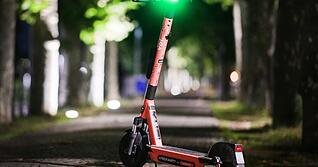 In G&uuml;glingen stoppte die Polizei einen jungen E-Scooterfahrer.