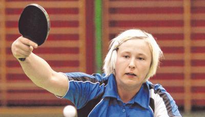 Die Neckarsulmerin Renata Krawczyk verlor ihr Einzel, lieferte sich mit ihrer Schwabhausener Gegnerin aber ein heißes Duell.Foto: Alexander Bertok Die Neckarsulmerin Renata Krawczyk verlor ihr Einzel, lieferte sich mit ihrer Schwabhausener Gegnerin aber ein heißes Duell.Foto: Alexander Bertok