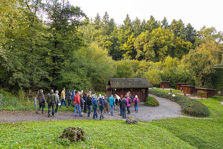 Besucher bei der Hirschbrunft im Wildparadies Tripsdrill.