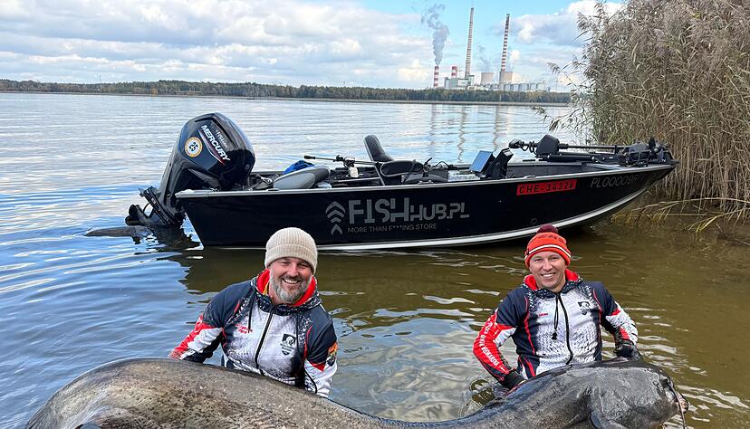 Zwei Angler in Polen haben einen fast drei Meter langen Wels gefangen. (Foto Handout) Zwei Angler in Polen haben einen fast drei Meter langen Wels gefangen. (Foto Handout)