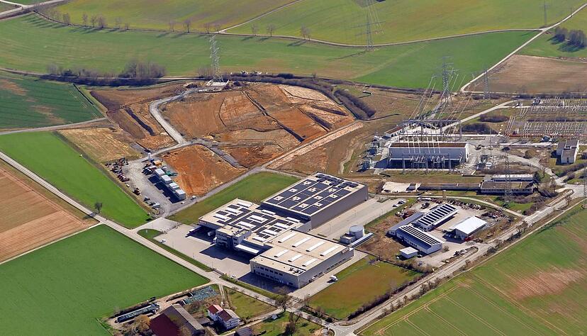 Der Boden ist bereits bereitet: Wohl noch im Frühjahr wird nordöstlich des Kupferzeller EnBW-Umspannwerks mit dem Booster-Bau begonnen.
Foto: Rolf Mugele Der Boden ist bereits bereitet: Wohl noch im Frühjahr wird nordöstlich des Kupferzeller EnBW-Umspannwerks mit dem Booster-Bau begonnen.
Foto: Rolf Mugele