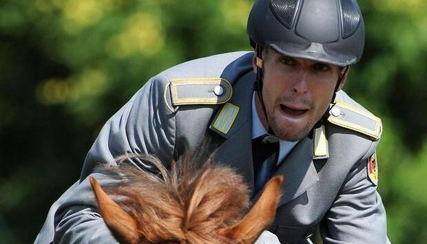F&uuml;nfk&auml;mpfer Stefan K&ouml;llner beim Reiten.