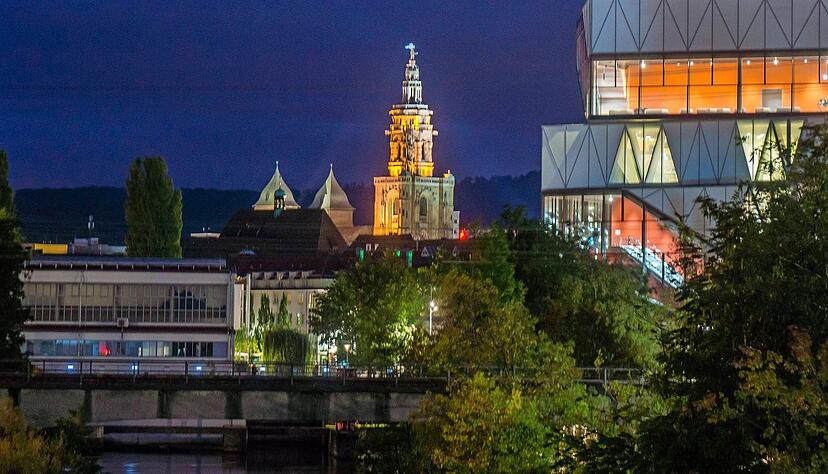 Wird die Beleuchtung der Kilianskirche nachts ausgeschaltet? Die Stadt will noch klären, was die neue Energieverordnung im konkreten Fall bedeutet. Auch Händler und Gastronomen sind oft ratlos.
Foto: Horner/stock.adobe.com Wird die Beleuchtung der Kilianskirche nachts ausgeschaltet? Die Stadt will noch klären, was die neue Energieverordnung im konkreten Fall bedeutet. Auch Händler und Gastronomen sind oft ratlos.
Foto: Horner/stock.adobe.com