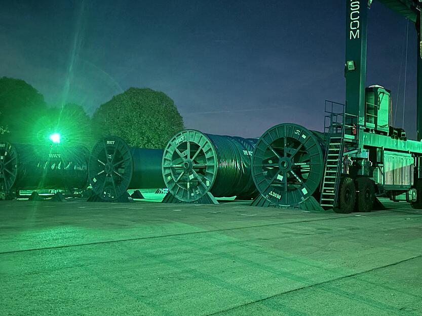 Das Suedlink-Projekt schreitet voran: Mit jeder gelieferten Kabeltrommel wächst die Stromtrasse. Das Suedlink-Projekt schreitet voran: Mit jeder gelieferten Kabeltrommel wächst die Stromtrasse.