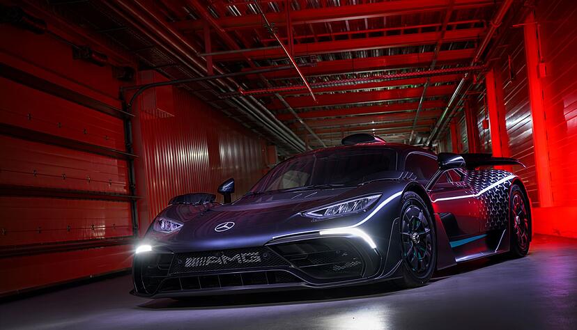 Formel 1 für die Straße: Der zugleich formschöne AMG One ist nicht nur sündhaft teuer, sondern auch schon ausverkauft. Formel 1 für die Straße: Der zugleich formschöne AMG One ist nicht nur sündhaft teuer, sondern auch schon ausverkauft.