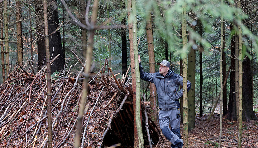 Survival-Trainer Dominik Knausenberger aus Mainhardt kommt locker eine Woche allein in der Wildnis zurecht.