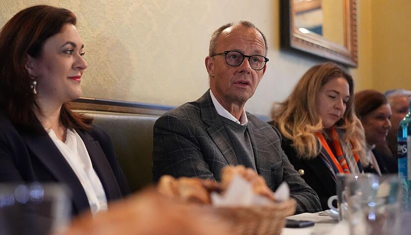 Kaffeetrinken mit Kandidatinnen