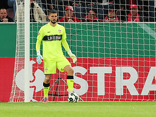 Fabian Bredlow: Er ist da, wenn er gebraucht wird. Das gilt nicht nur für die Einsätze, sondern auch für das Spiel des VfB beim FSV Mainz 05. Bredlow hatte lange Zeit kaum Chancen, sich auszuzeichnen, hielt aber die Null fest. Note: 3