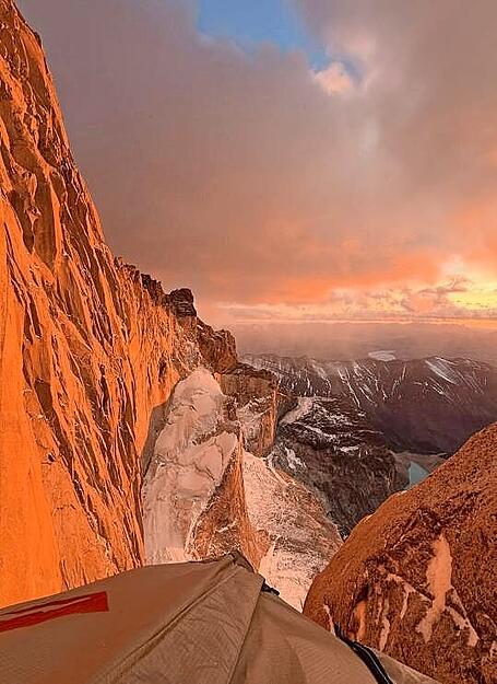 Patagoniens gigantische Kulisse mit ihrer Farbintensit&auml;t belohnt f&uuml;r die M&uuml;hen.