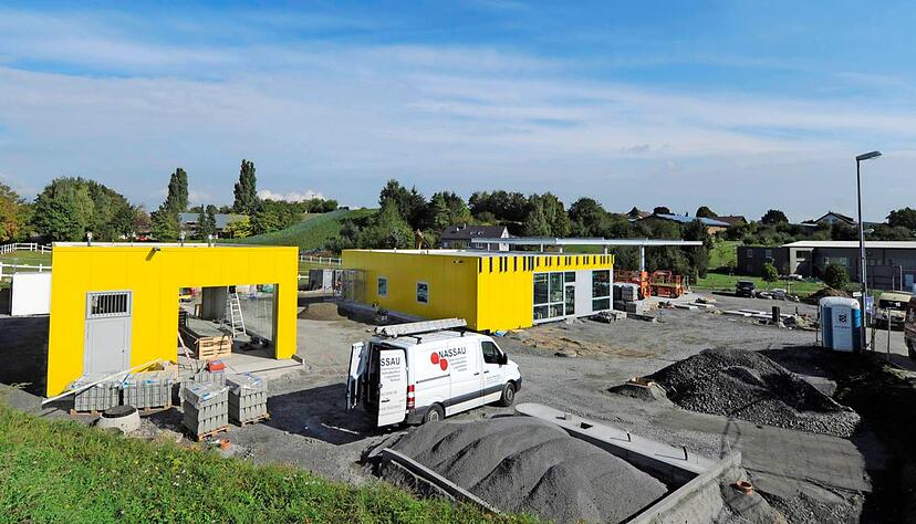Die Eröffnung der neuen Agip-Station am Kreisverkehr Richtung Kirchhausen ist für Mitte November geplant.Foto: Dennis Mugler Die Eröffnung der neuen Agip-Station am Kreisverkehr Richtung Kirchhausen ist für Mitte November geplant.Foto: Dennis Mugler