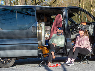 Wohnmobil-Ausflügler nehmen am Heilbronner Wertwiesenpark ein Bad in der Sonne. Wohnmobil-Ausflügler nehmen am Heilbronner Wertwiesenpark ein Bad in der Sonne.
