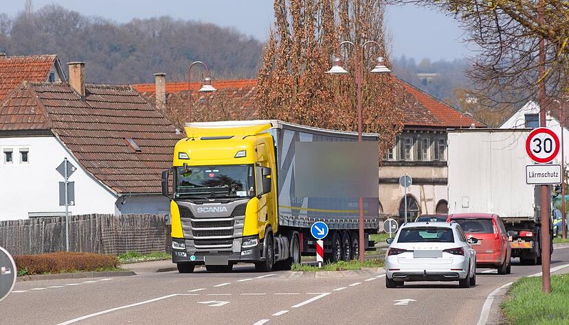 Entlang der Jagstfelder Stra&szlig;e soll eine neue L&auml;rmschutzwand entstehen. Daf&uuml;r braucht es das Einverst&auml;ndnis aller Anwohner.