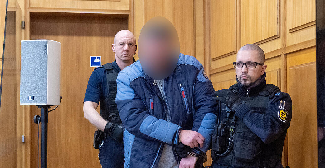 Mehrfach soll der 47 Jahre alte Heilbronner seine minderj&auml;hrige Tochter missbraucht und vergewaltigt haben. Daf&uuml;r muss er sich vor dem Landgericht verantworten.