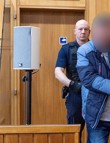 Mehrfach soll der 47 Jahre alte Heilbronner seine minderj&auml;hrige Tochter missbraucht und vergewaltigt haben. Daf&uuml;r muss er sich vor dem Landgericht verantworten.