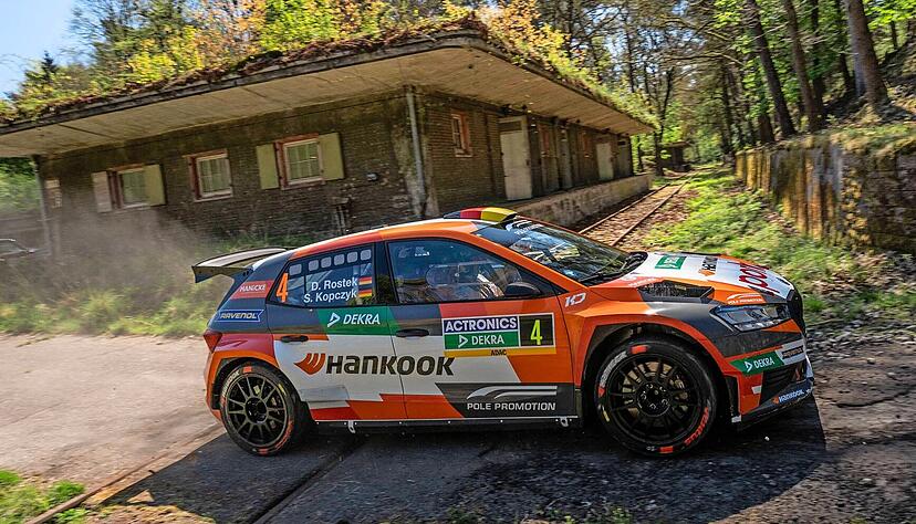 Dennis Rostek und sein Co-Pilot Stefan Kopczyk aus Bad Friedrichshall wollen in der Deutschen Rallye-Meisterschaft auch in diesem Jahr in der erweiterten Spitzengruppe mitfahren. Arbeitsger&auml;t ist erneut ein Skoda Fabia RS Rally2.
