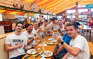 Nicht nur beim SV Schluchtern und beim Champions Day heißt's "Prosit!". Nicht nur beim SV Schluchtern und beim Champions Day heißt's "Prosit!".