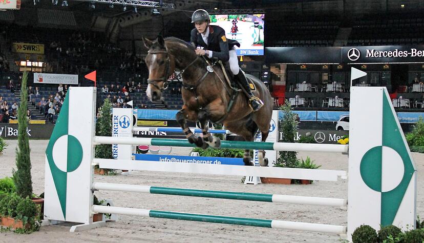 Der Name ist Programm: Jonas Faller vom RC Güglingen fegt 2016 mit der Stute "Wie eine Rakete" durch die Hanns-Martin-Schleyerhalle. Fotos: Archiv/Müller-Appenzeller Der Name ist Programm: Jonas Faller vom RC Güglingen fegt 2016 mit der Stute "Wie eine Rakete" durch die Hanns-Martin-Schleyerhalle. Fotos: Archiv/Müller-Appenzeller
