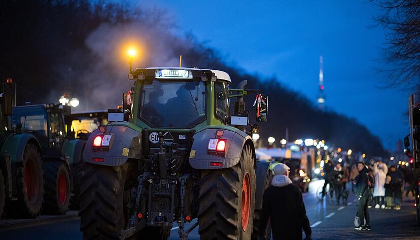 Bauern versammeln sich am Montag zum Protest in Berlin. Bauern versammeln sich am Montag zum Protest in Berlin.