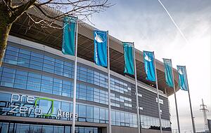 Das Pre-Zero-Logo ziert neuerdings die Fassade der Rhein-Neckar-Arena. Fotos: GreenCycle