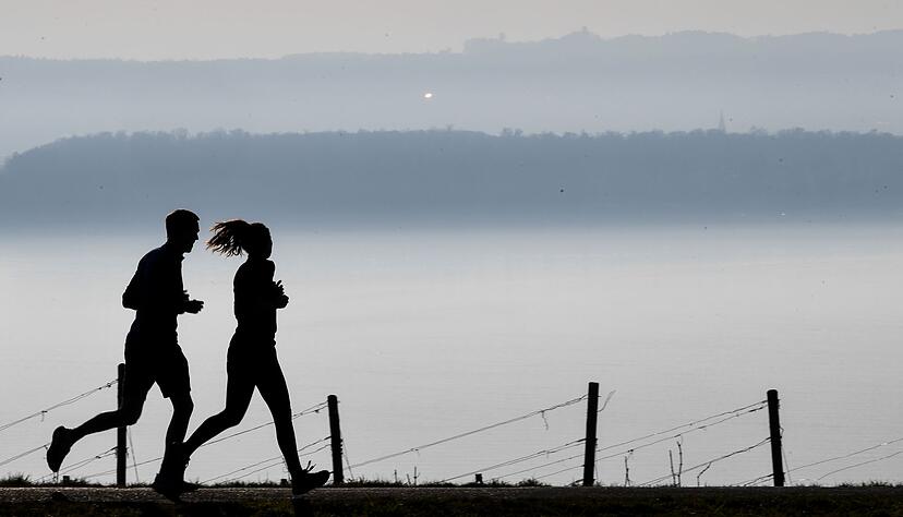 Wenn Frau und Mann zusammen joggen, hat das nicht dieselbe Wirkung. (Illustration)