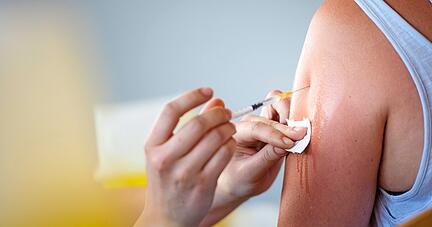 Gesunde Kinder generell impfen? Die Stiko hat sich dagegen ausgesprochen. Trotzdem wünschen sich viele Familien eine Impfung. Foto: dpa Gesunde Kinder generell impfen? Die Stiko hat sich dagegen ausgesprochen. Trotzdem wünschen sich viele Familien eine Impfung. Foto: dpa