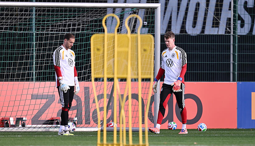 In der Nationalmannschaft bilden Oliver Baumann (links) und Alexander N&uuml;bel eine Trainingsgemeinschaft. Am Samstag treffen sie mit ihren Clubs aufeinander.
