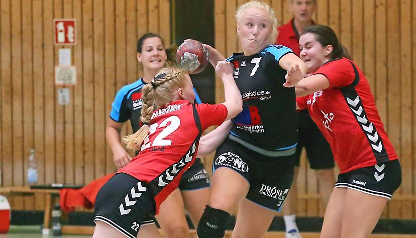Mit sieben Treffern war Sabrina Zerweck (am Ball) die Bönnigheimer Toptorschützin.
Foto: Ralf Seidel Mit sieben Treffern war Sabrina Zerweck (am Ball) die Bönnigheimer Toptorschützin.
Foto: Ralf Seidel