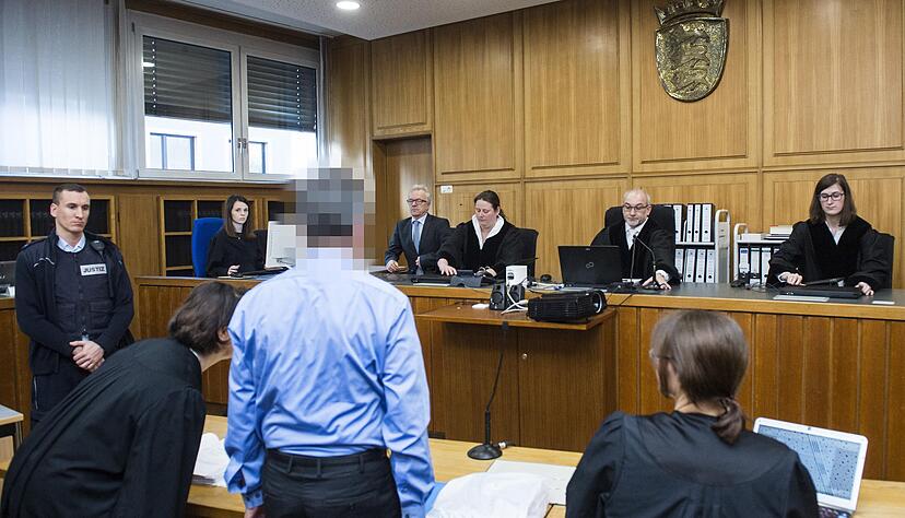 Die Staatsanwaltschaft wirft dem Angeklagten heimtückischen Mord vor. Foto: Mario Berger Die Staatsanwaltschaft wirft dem Angeklagten heimtückischen Mord vor. Foto: Mario Berger