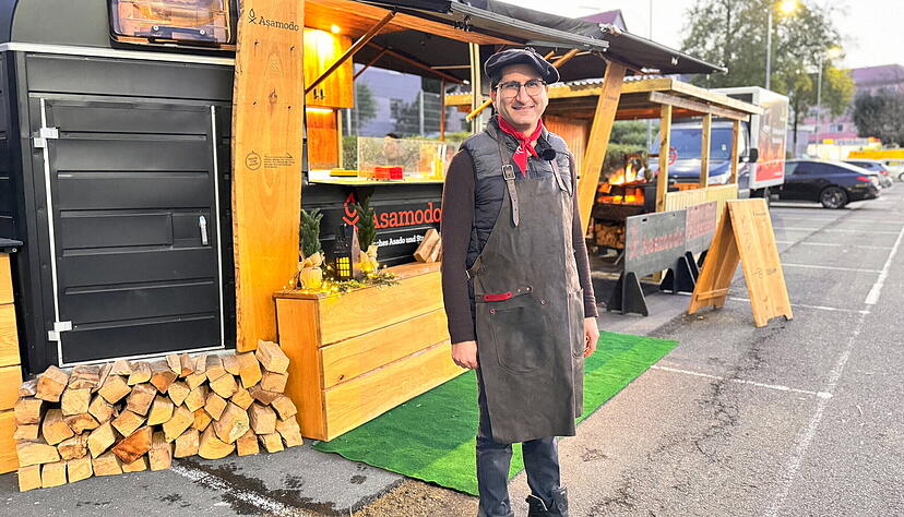 Raid Gharib vor dem Streetfood-Stand bei Edeka Ueltzh&ouml;fer am fr&uuml;heren Heilbronner S&uuml;dbahnhof.