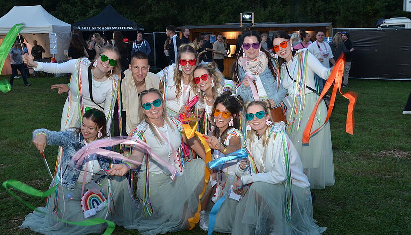 In der Hergstbach-Arena Möckmühl-Korb feiern die Gäste beim Dorf of Tomorrow bis tief in die Nacht.