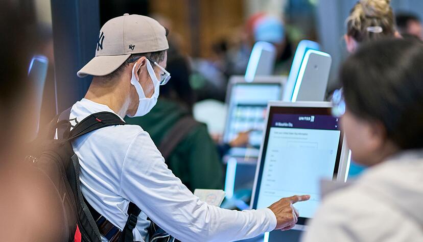 Der Berliner Flughafen wartet weiter auf die Wiederherstellung der Computertechnik zur Passagierabfertigung.