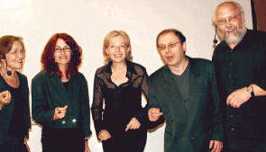 Das Freie Kirchen-Kabarett mit (von links) Ulrike Engelhardt, Geifertshofen, Andrea Sturm-Masanek, Weinsberg, Renate Meixner, Schwäbisch-Hall, Wolfgang Bayer, Fichtenberg, und Michael Scheiber, Michelbach/Bilz.Foto: Margit Stöhr-Michalsky Das Freie Kirchen-Kabarett mit (von links) Ulrike Engelhardt, Geifertshofen, Andrea Sturm-Masanek, Weinsberg, Renate Meixner, Schwäbisch-Hall, Wolfgang Bayer, Fichtenberg, und Michael Scheiber, Michelbach/Bilz.Foto: Margit Stöhr-Michalsky