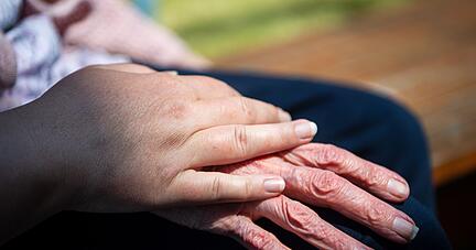 Die Sozialhilfetr&auml;ger verzeichneten bei der Hilfe zur Pflege im vergangenen Jahr einen deutlichen Anstieg.