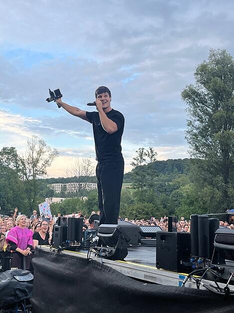 Auch unveröffentlichte Songs bekommen die Fans von Wincent Weiss in Mosbach zu hören.
