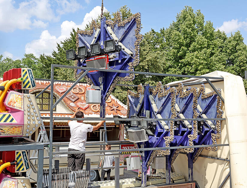 Aufbau Volksfest Heilbronn