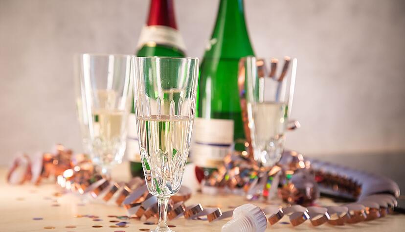 Prost! Sekt genie&szlig;t man am besten sofort &ndash; denn die Flasche l&auml;sst sich nur schwer wieder verschlie&szlig;en, oder?