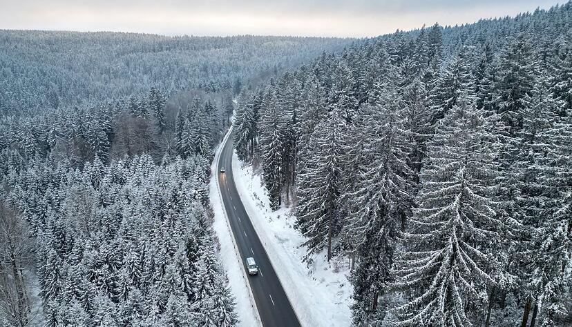 Reichweite, Verbrauch und Ladegeschwindigkeit: Der ADAC hat 14 E-Autos bei winterlichen Verhältnissen getestet. Reichweite, Verbrauch und Ladegeschwindigkeit: Der ADAC hat 14 E-Autos bei winterlichen Verhältnissen getestet.