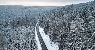 Reichweite, Verbrauch und Ladegeschwindigkeit: Der ADAC hat 14 E-Autos bei winterlichen Verh&auml;ltnissen getestet.