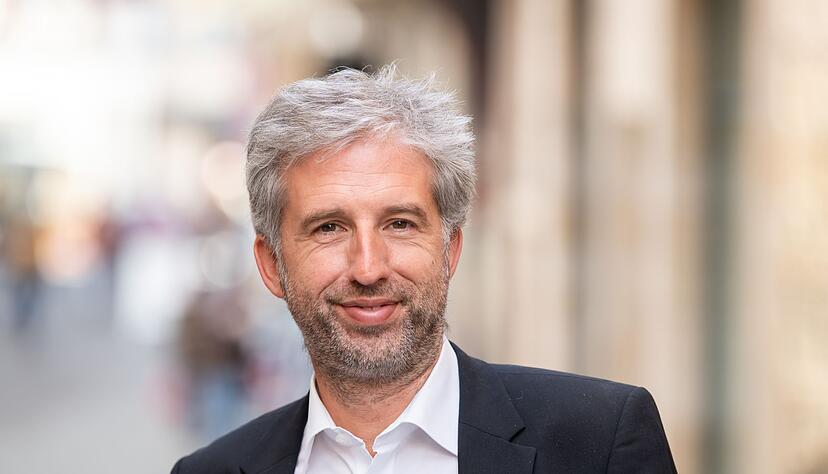 Tübingens Oberbürgermeister Boris Palmer (parteilos) diskutiert am Freitag auf einem Podium mit AfD-Landeschef Markus Frohnmaier. (Archivbild) Tübingens Oberbürgermeister Boris Palmer (parteilos) diskutiert am Freitag auf einem Podium mit AfD-Landeschef Markus Frohnmaier. (Archivbild)