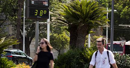 Ein Straßenthermometer in Sevilla zeigt um 10 Uhr morgens bereits 38ºC an.