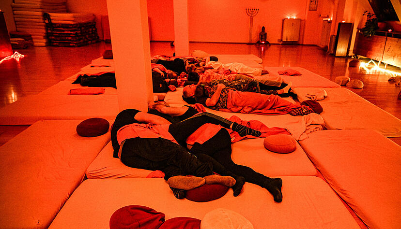 Bild von einer Kuschelparty in Berlin – die Veranstaltungen sollen für eine besondere Atmosphäre sorgen. Bild von einer Kuschelparty in Berlin – die Veranstaltungen sollen für eine besondere Atmosphäre sorgen.