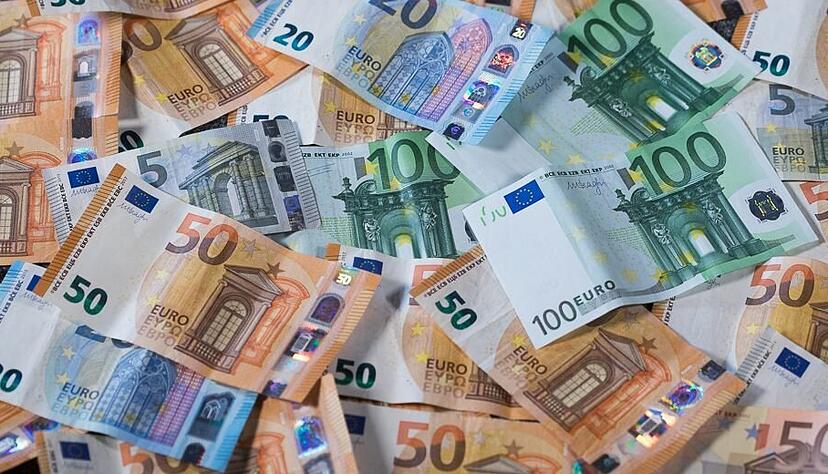 Der Hohenlohekreis wird den Haushalt 2025 wohl ausgleichen können. Ab 2026 wird dies nicht mehr gelingen, dann droht wieder ein dickes Minus. Kämmerer Michael Schellmann bezeichnet die finanzielle Lage der Kreise im Land als „desaströs“. Der Hohenlohekreis wird den Haushalt 2025 wohl ausgleichen können. Ab 2026 wird dies nicht mehr gelingen, dann droht wieder ein dickes Minus. Kämmerer Michael Schellmann bezeichnet die finanzielle Lage der Kreise im Land als „desaströs“.