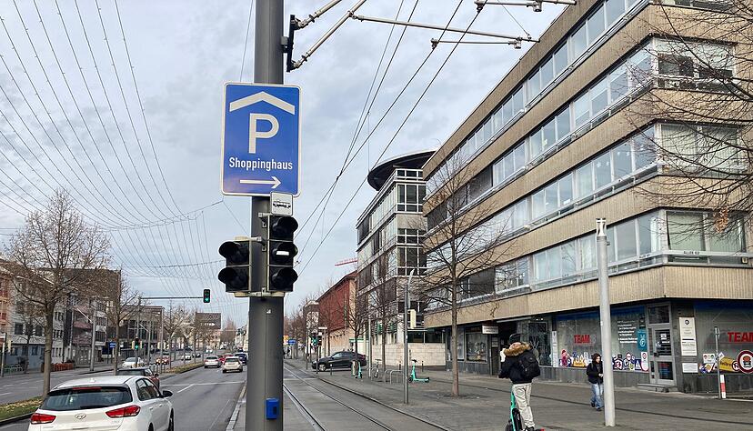 Das Schild soll in K&uuml;rze abmontiert werden, sagt die Stadt.
Foto: Heike Kinkopf