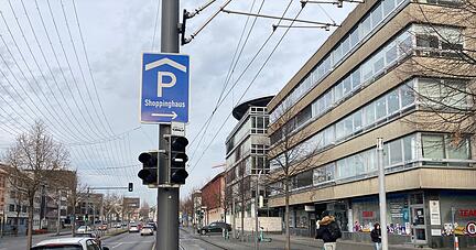 Das Schild soll in K&uuml;rze abmontiert werden, sagt die Stadt.
Foto: Heike Kinkopf
